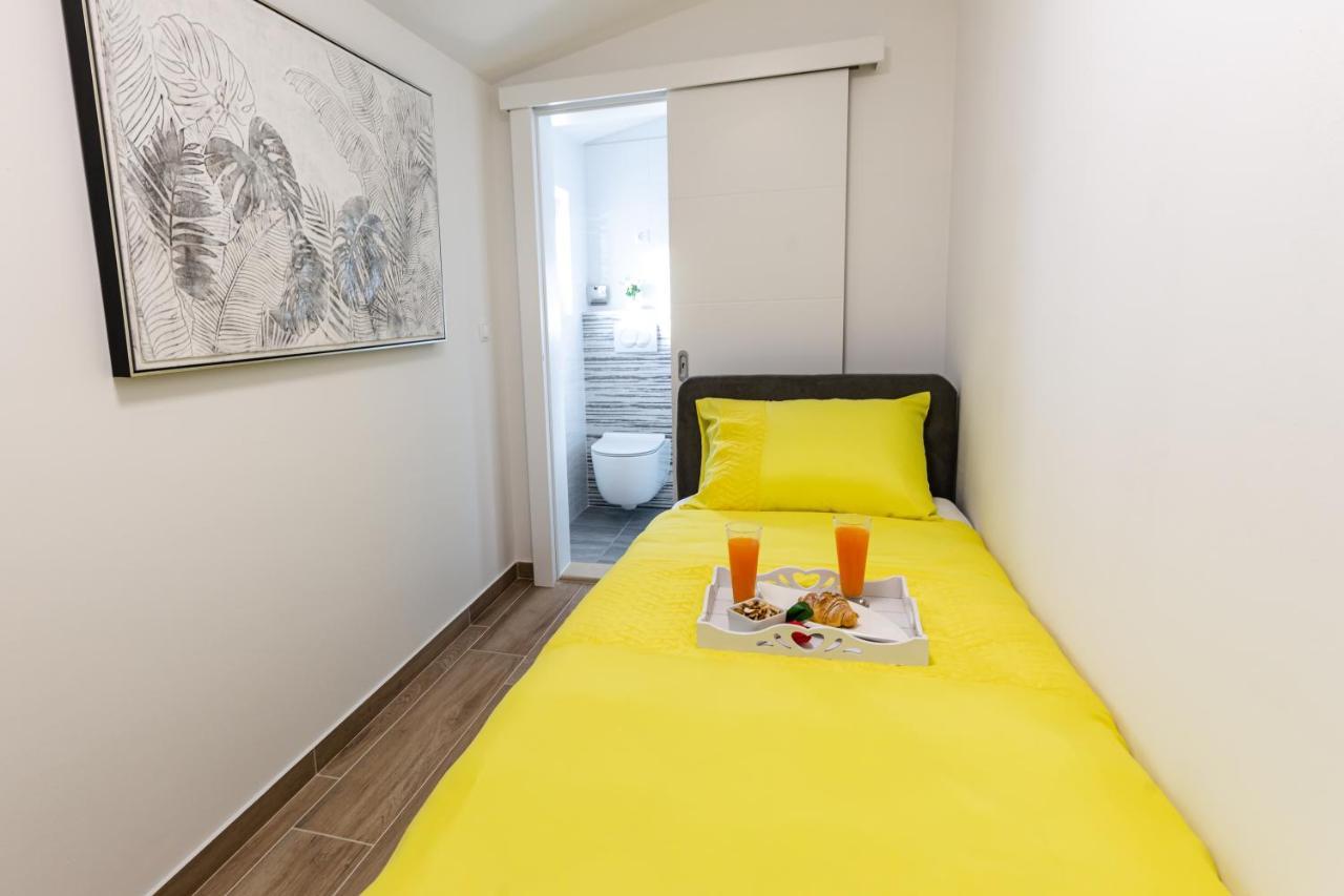Apartman Laura Vir Exterior photo